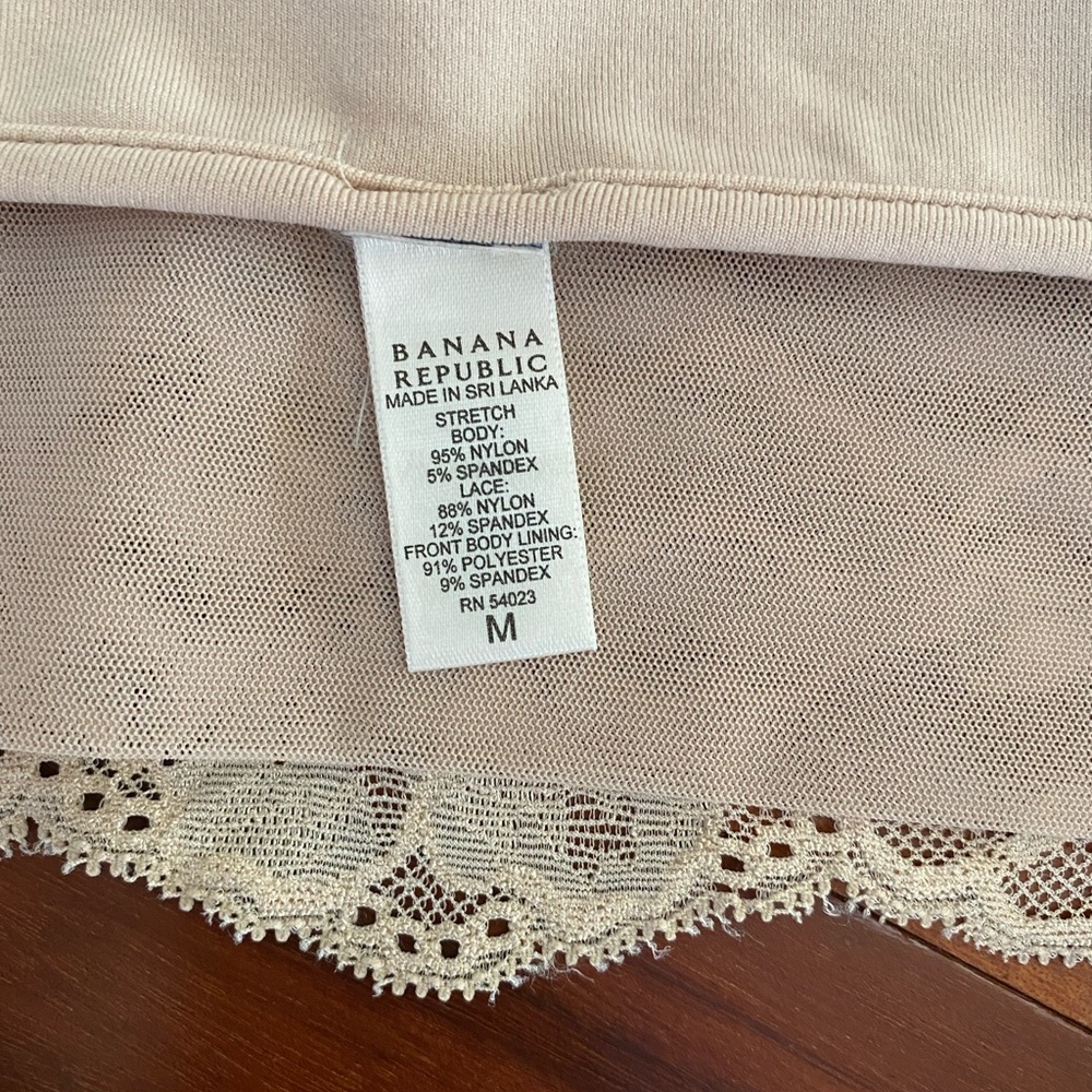 [Banana Republic] Tan Lacy Tank Top - Picture 2 of 4